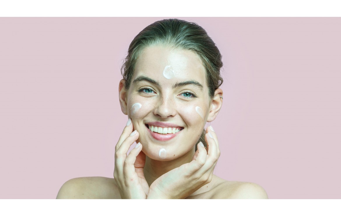4 žingsniai kasdienei veido odos priežiūros rutinai namuose
